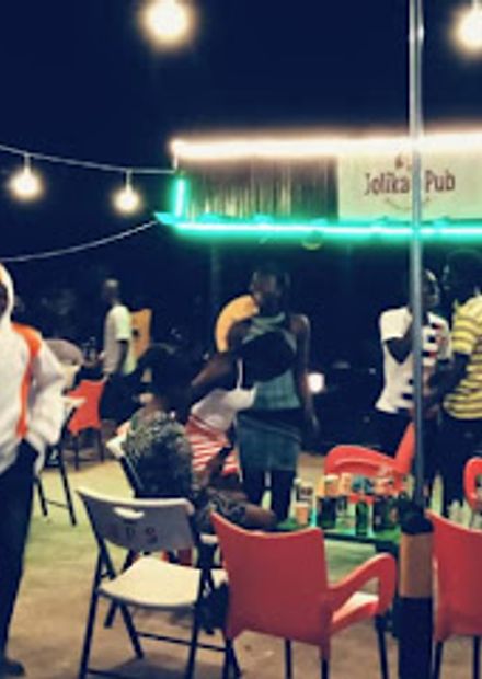 Jolikay Pub