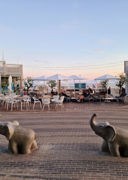 Sunset Lounge