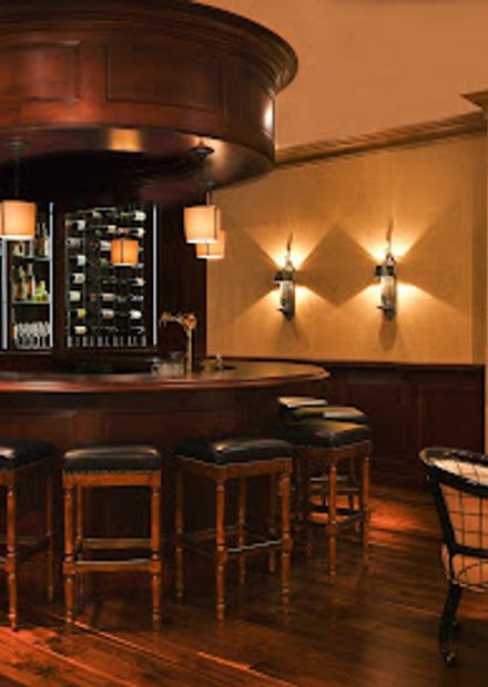 1833 Kitchen & Bar