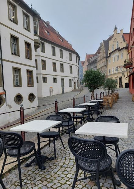 Sir Capulus Café & Bar