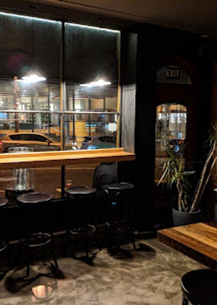Grinners Dive Bar