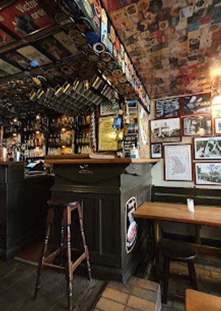 Charlie's Bar