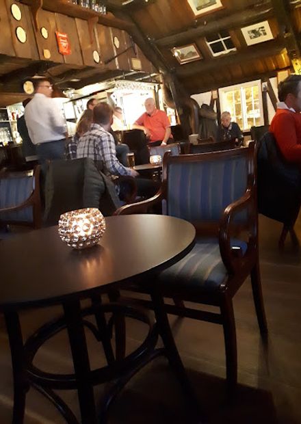 Alexander Pub
