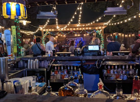 texas/new-braunfels/bar/pour-haus-patio-bar