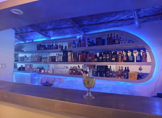 peru/moquegua/bar/man-qna