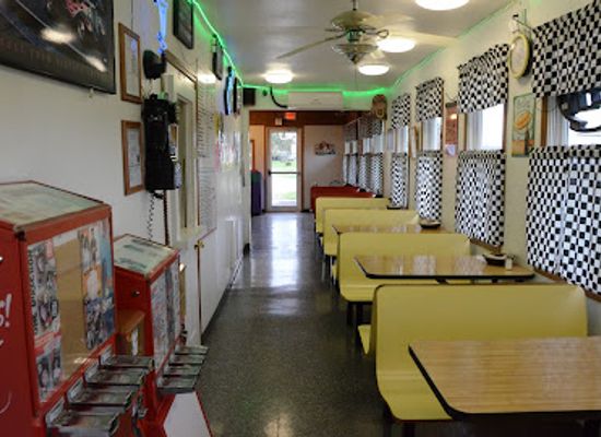 iowa/ottumwa/bar/rock-n-roll-dairy-bar-raceway