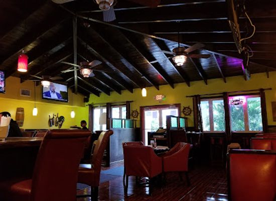 the-bahamas/ragged-island/bar/lloyd-s-restaurant-sports-lounge