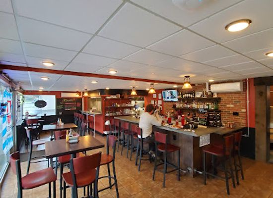 pennsylvania/bald-eagle-state-park/bar/four-ways-pub-eatery