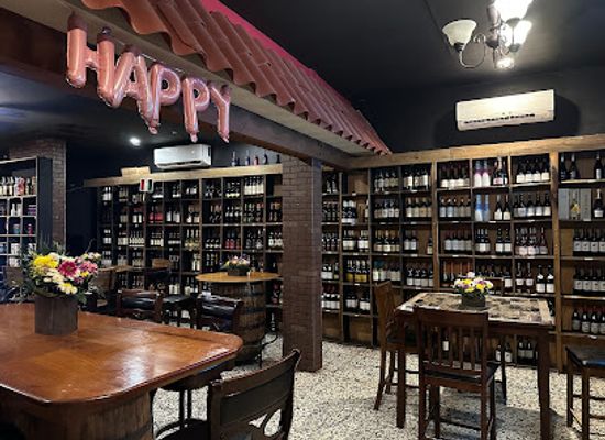 belize/san-ignacio/bar/the-wine-house