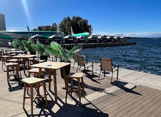 washington/renton/bar/dock-and-drink
