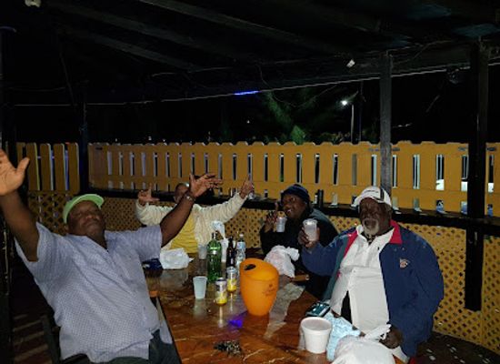 the-bahamas/nassau/bar/blue-reef-sports-bar-lounge