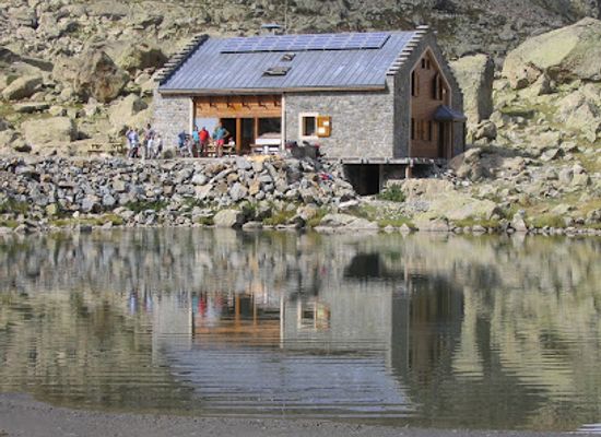 france/ecrins-national-park/bar/refuge-de-vallonpierre