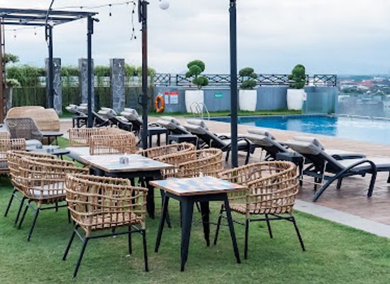 indonesia/yogyakarta/malioboro/bar/10-10-pool-bar-rooftop