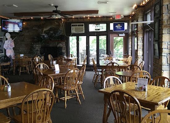 illinois/shawnee-hills/bar/cave-in-rock-state-park-restaurant