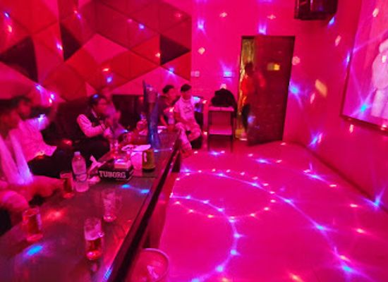 myanmar-burma/inle-lake/bar/wave-family-ktv