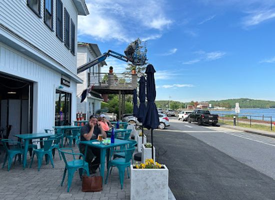 maine/lincoln-county/bar/jolie-rogers-raw-bar
