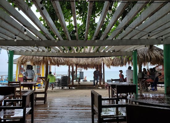 honduras/roatan/bar/sunset-hideaway-bar-grill