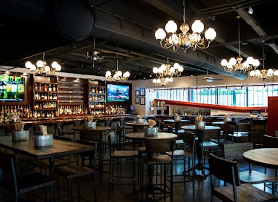 kentucky/louisville/downtown/bar/down-one-bourbon-bar