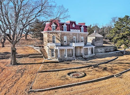 kansas/tallgrass-prairie-national-preserve/bar/spring-hill-ranch-house