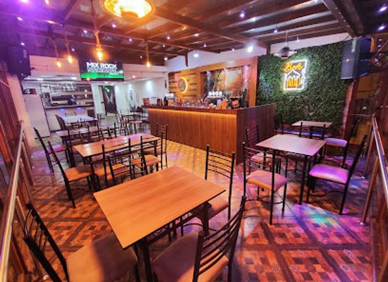 ecuador/andean-highlands/bar/hotspot-cerveza-artesanal-cocteles-alitas-bbq-hamburguesas-parrilla-bar-grill-bar-karaoke