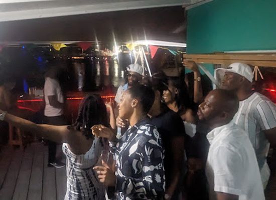 grenada/saint-george/bar/bumz-bar