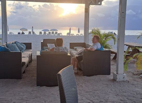 antigua-and-barbuda/darkwood-beach/bar/jolly-beach