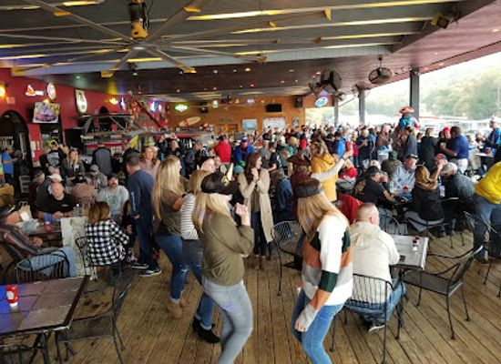 missouri/missouri-river-valley/bar/jolly-rogers-grub-grog