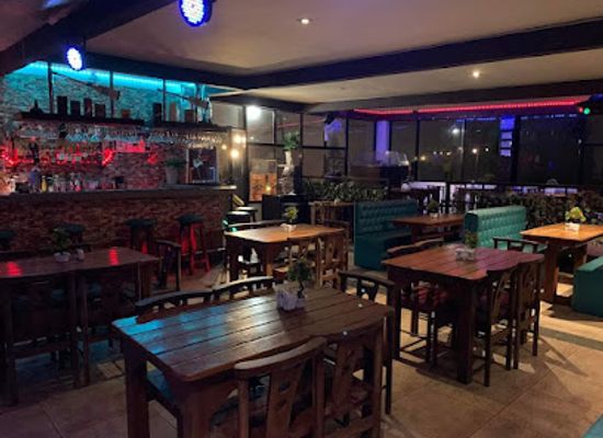 philippines/calabarzon/bar/lighthouse-bar-and-restaurant