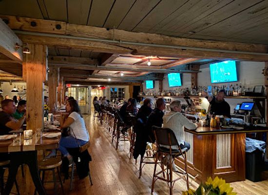 rhode-island/newport-coastline/bar/surf-club
