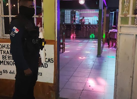 panama/guna-yala/bar/bar-restaurante-la-comadre