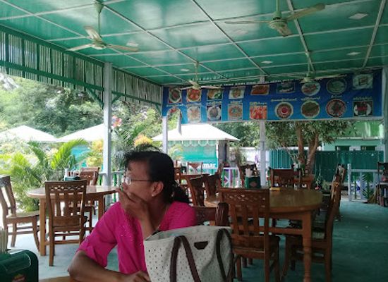 myanmar-burma/golden-triangle/bar/3d-songs-beer-restaurant