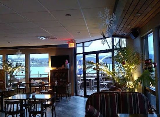 canada/gaspe-peninsula/bar/bar-de-la-marina
