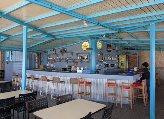 antigua-and-barbuda/st-john-s/bar/rum-runners-by-the-sea