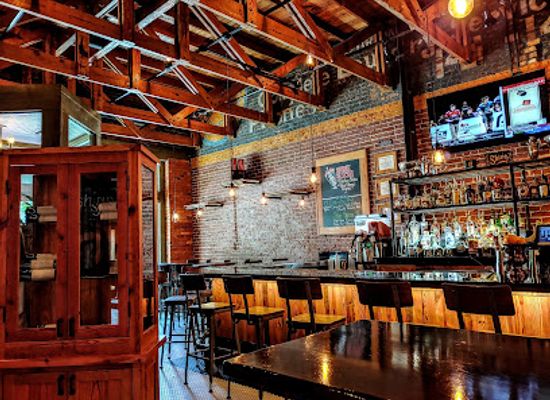 north-carolina/hendersonville/bar/shine