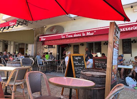 france/corsica/bar/bar-le-trou-dans-le-mur