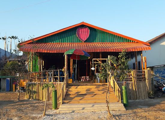 laos/phonsavan/bar/first-love-bar1