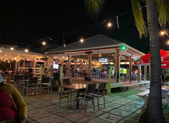 the-bahamas/new-providence/bar/the-green-parrot-harbour-front