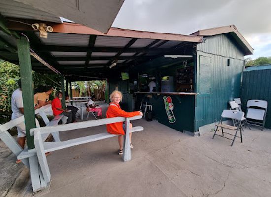 antigua-and-barbuda/valley-church-beach/bar/peggy-pond-bar-grill