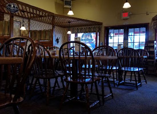 montana/yellowstone-national-park/bar/petes-rocky-mountain-pizza
