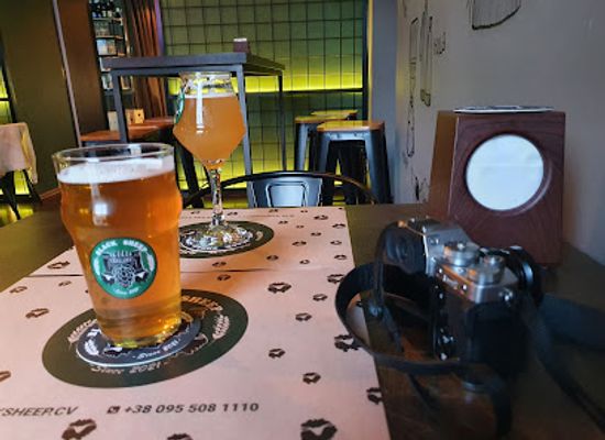 ukraine/chernivtsi/bar/chorni-vivtsi