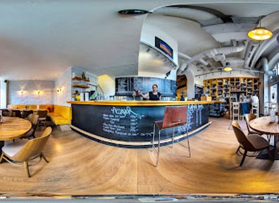 hungary/budapest/gellert-hill/bar/palack-wine-bar