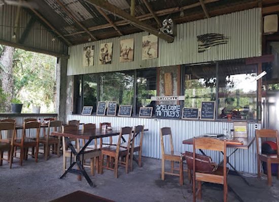 belize/cayo-district/bar/trey-s-barn-grill