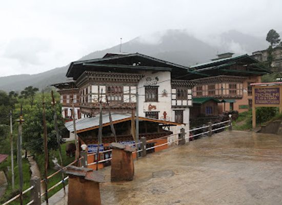 bhutan/punakha-wangdue-valley/bar/rinchenling-cafeteria