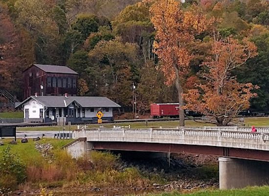 west-virginia/monongahela-national-forest/bar/bear-creek-lodge