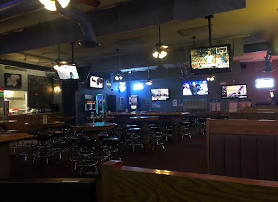 kansas/topeka/bar/tailgators-sports-pub-grub