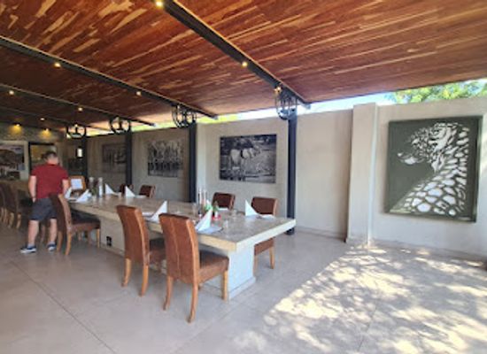 botswana/kasane/bar/chobe-river-lodge