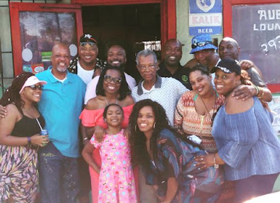 the-bahamas/new-providence/bar/stagg-out-restaurant-and-bar