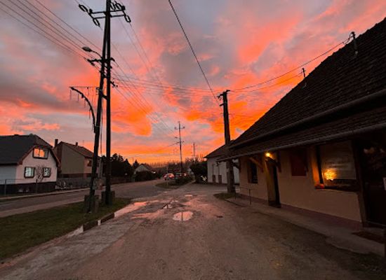 hungary/szigetkoz/bar/suli-kocsma