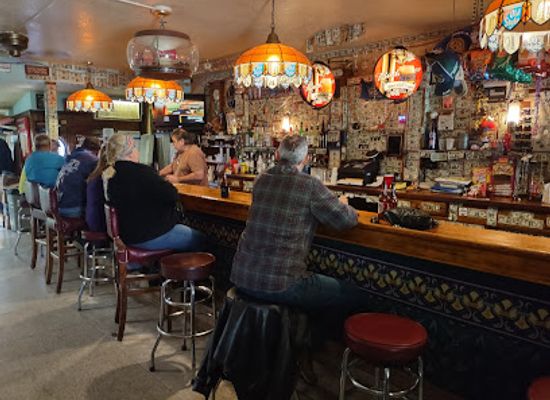 iowa/driftless-area/bar/some-place-else-bar