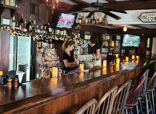 massachusetts/essex-county/bar/1640-hart-house